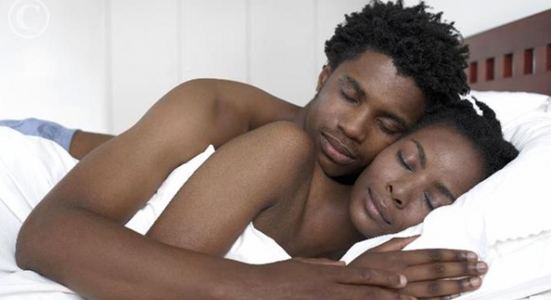 5 reasons why sleeping naked must be a routine