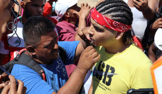 Migrants sew their mouths shut as they begin a hunger strike to demand free transit through Mexico to US border (photos)