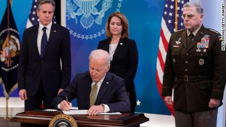 Joe Biden announces additional $800 million in new security aid for Ukraine after Volodimir Zelensky’s emotional appeal to US congress