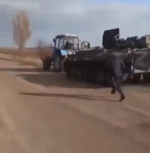 Watch| Ukrainian farmer uses his tractor to steal Russian armoured tank
