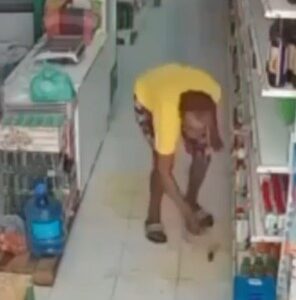Watch|| CCTV captures moment thief accidentally broke bottle of wine while trying to sneak it out of a store