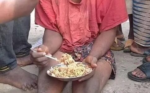 Nigerian Residents Feed Thief Garnished Noodles So Beating Can cCntinue