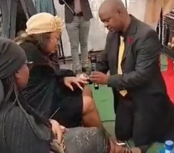 Man goes viral after he proposed to his girlfriend at her father’s funeral (video)