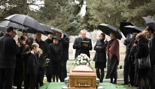 “I buried my mom alone without my family members and here is why”, Woman reveals sad truth