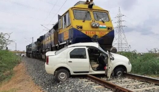 Reason Why Train Don’t Stop Even After Seeing Car Or Obstacles On Railway