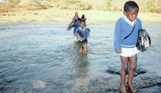 Dangerous Routes Students Use While Going to School (photos)
