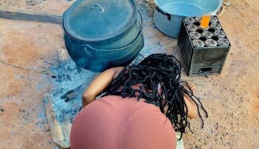 Slay Queen Displays Her Massive Nyἆsh Whiles Cooking In The Kitchen (See Photos)