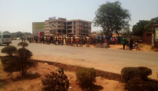 Protesters gathering in large numbers amid tight security in Lilongwe(see photos)