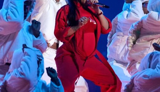 Rihanna reveals her second pregnancy (see photos)