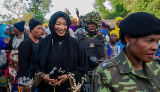 Mutharika donates food items to Muslims as Eid al-Fitr celebration looms