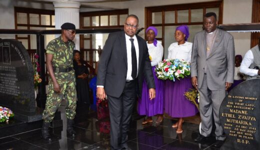 Bingu remembered in style: Mutharika captured laying wreath (see photos)