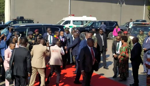 Zimbabwe President visits parliament building in Lilongwe(see photos)