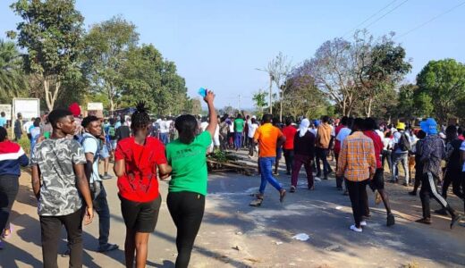 Mzuni Students on rampage over fee hike
