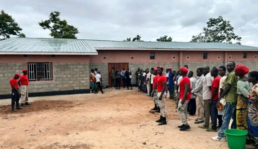 Chakwera hands over ‘special Christmas’ gift to Chimwendo’s Dowa East constituency as Maweru Admarc market opens