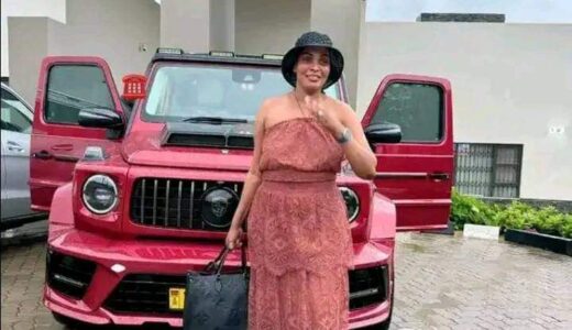 Dr. Triephornia Mpinganjira adyetsa anthu mgonelo mwa ulele