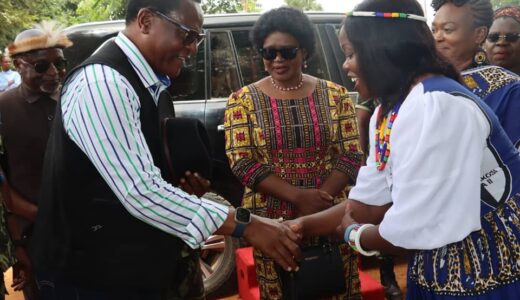 Chakwera invades Inkosi Ya Makhosi M’mbelwa’s bedroom (see photos)