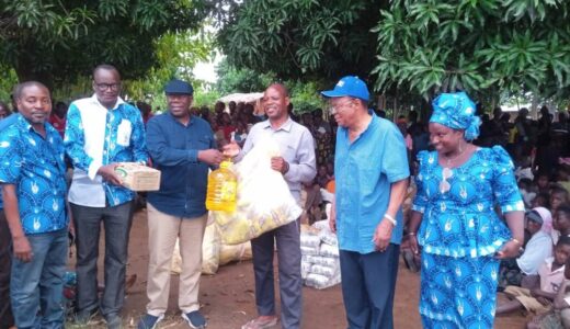 ‘Generous’ AFORD leader Enoch Chihana donates humanitarian items to Karonga flood victims