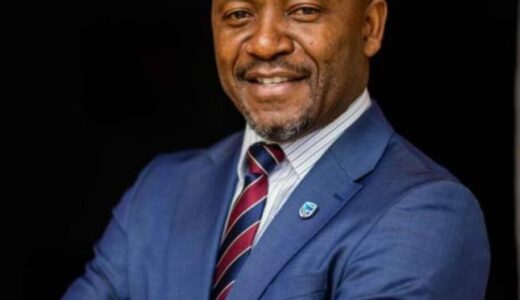 Standard Bank dates investors